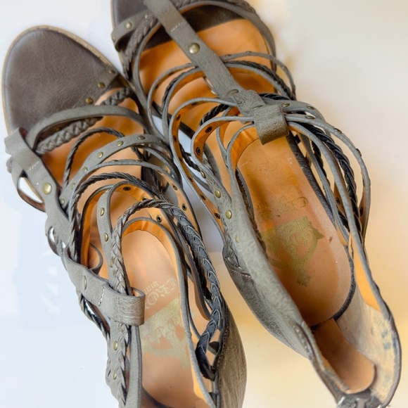 Crown Vintage gray gladiator wedge sandals ❤️ - Picture 7 of 7